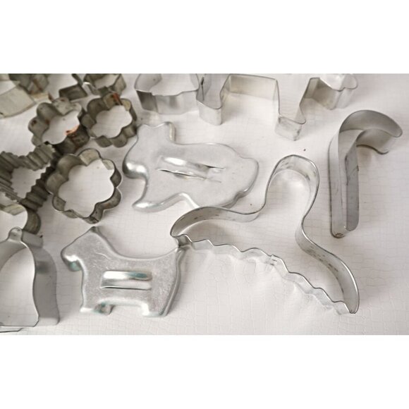 33 Metal Cookie Cutters Angel Hearts Moose Whale Tale Rocking Horse Chicken - Picture 5 of 7